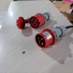 Prise étrangère pour machine de déchiquetage de carton