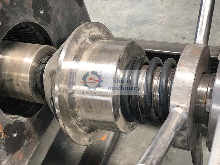 جزء المسمار في آلة العصارة