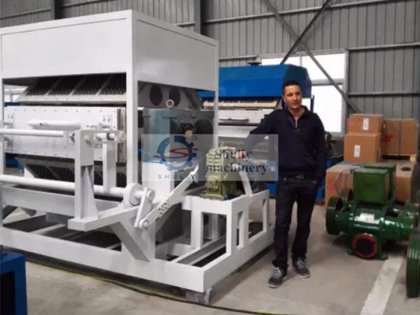 customer visiting for apple tray machine