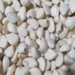 Soyulmuş sarımsak dişleri