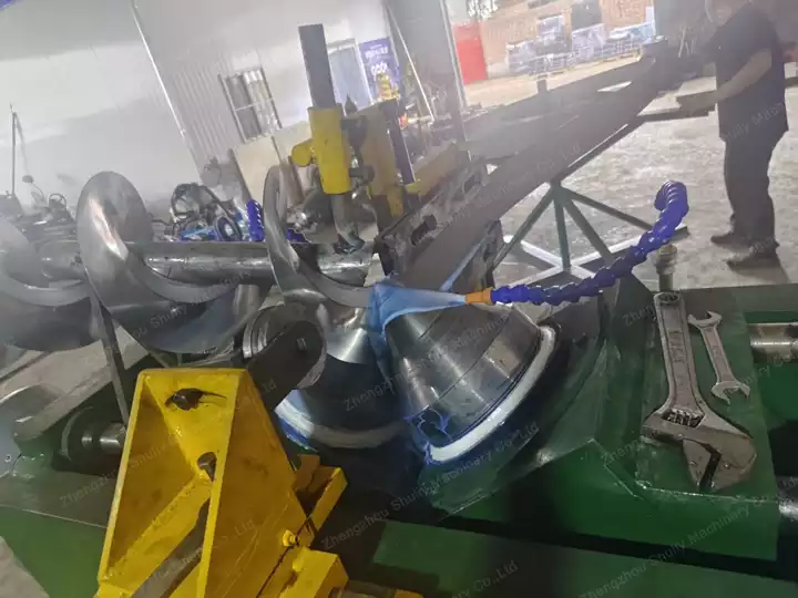 small spiral baldes making
